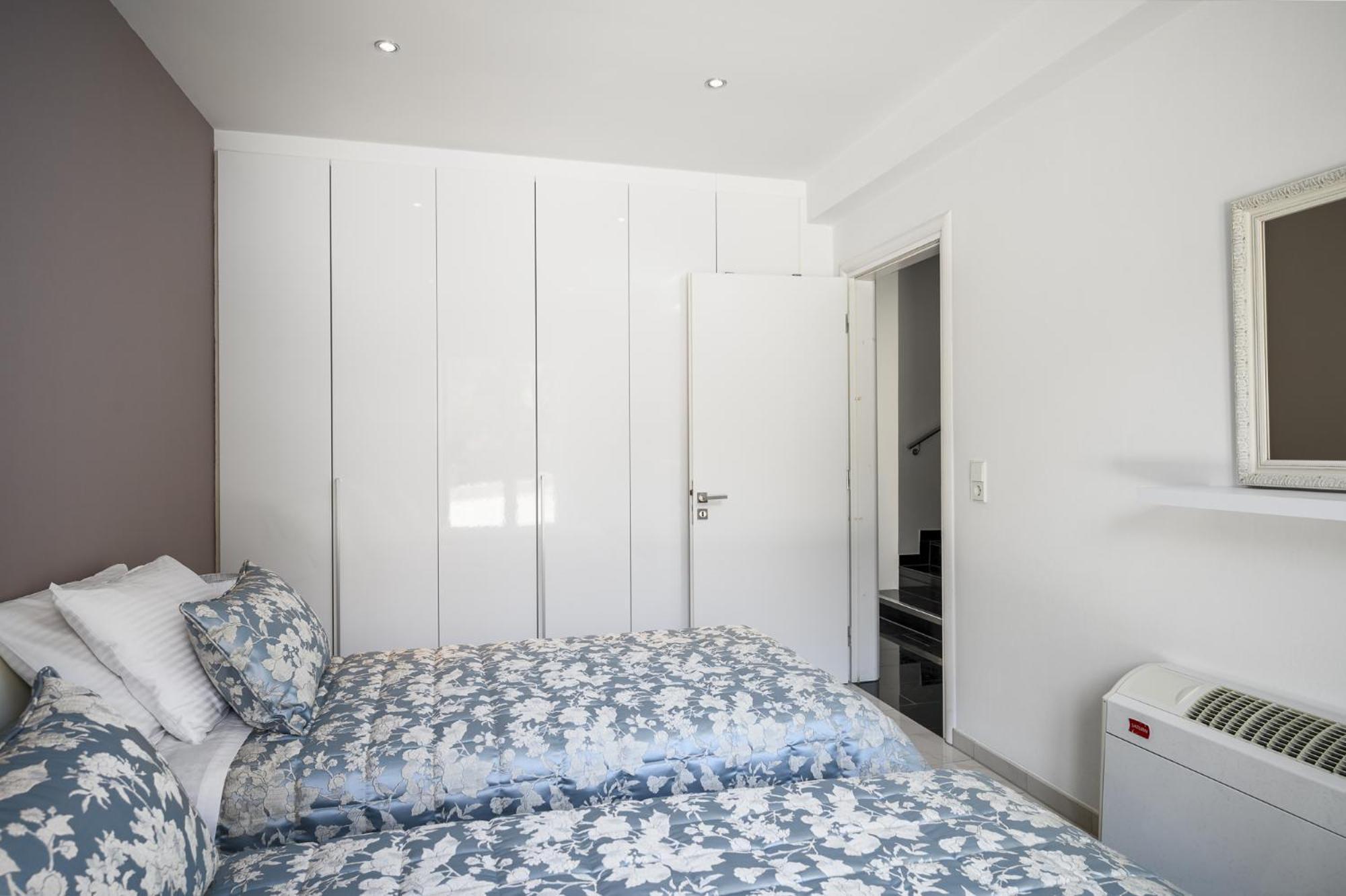 Euphoria Seaview Residences With Shared Pool By Konnect Appartement Gouviá